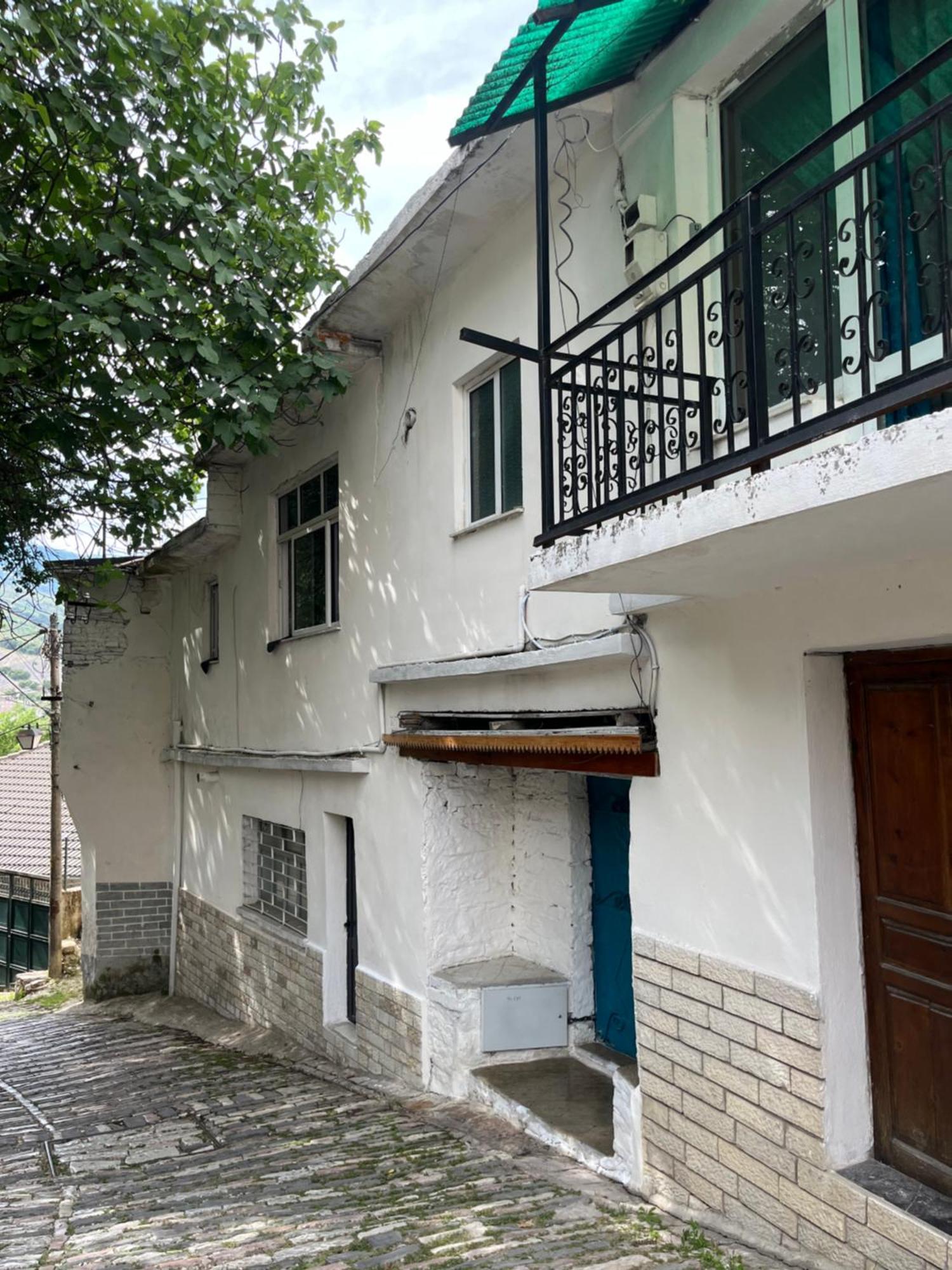 Vrenjo Guesthouse Gjirokaster Exterior photo